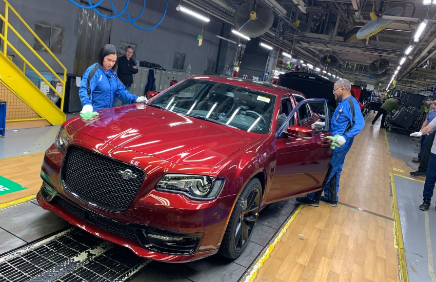 Last HEMI-Powered Chrysler 300C Ends Production in 2023