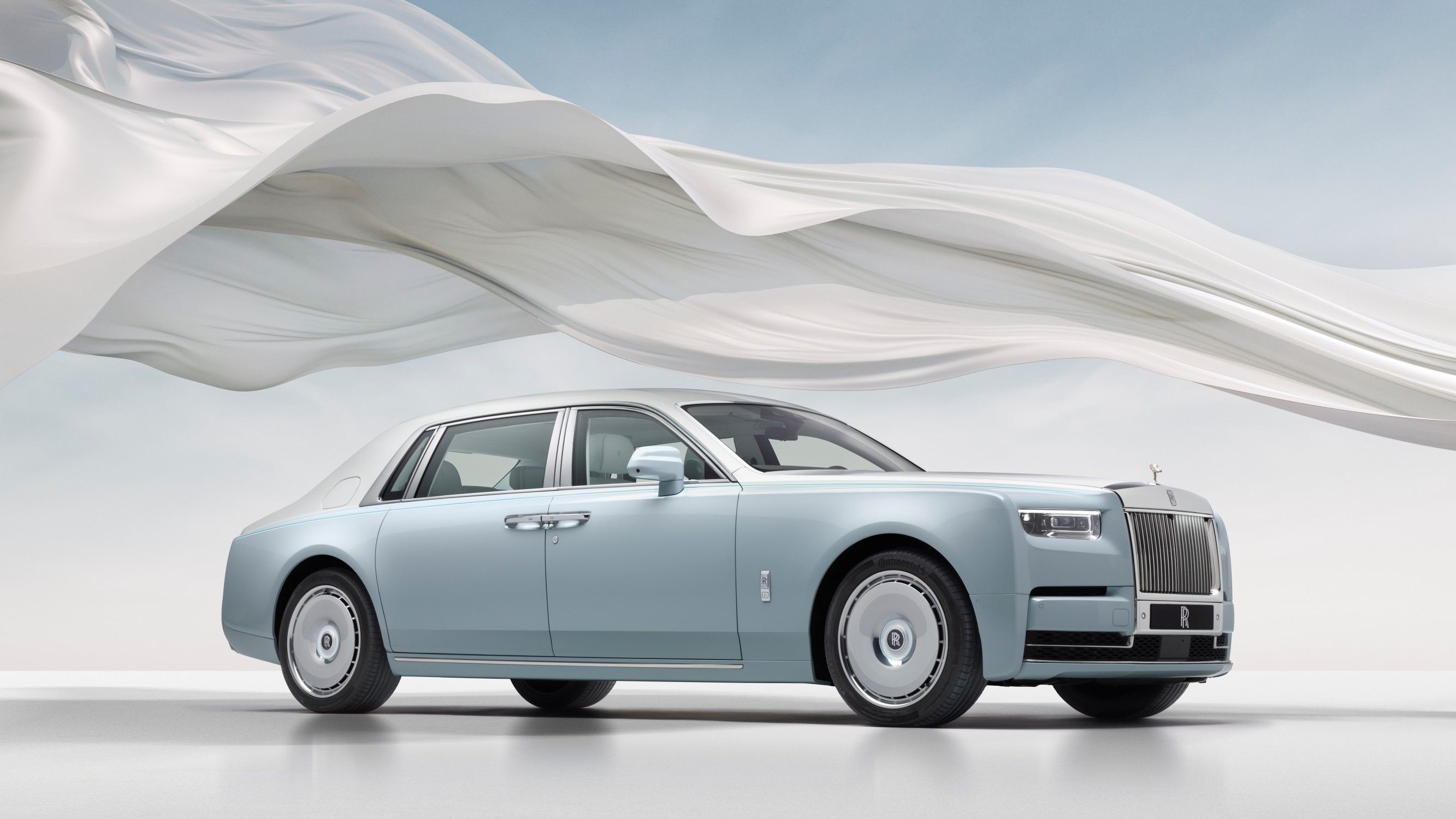 Rolls-Royce Unveils Phantom Scintilla: A Tribute to the Spirit of Ecstasy | Auto Trader UAE