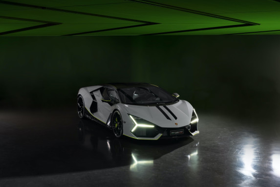 Unveiling the Lamborghini Arena Revuelto: Automotive Artistry