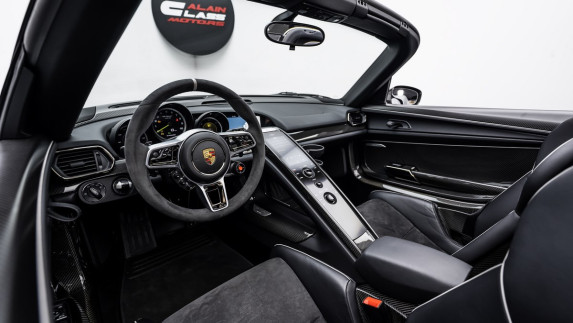 2015 Porsche 918 Spyder Weissach Package for Sale in Dubai - Alain Class Motors