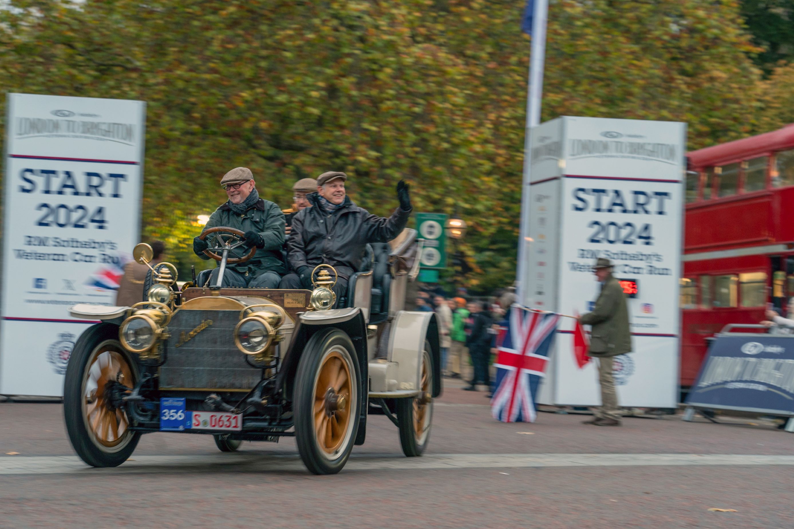 Crossing the Finish Line: 120-Year-Old Mercedes Completes London to Brighton Run