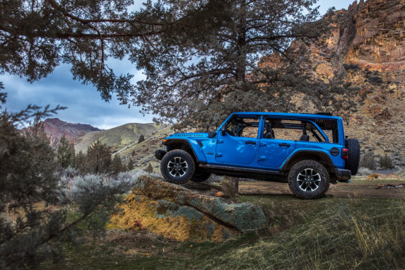 2025 Jeep® Wrangler and Wrangler 4xe: Off-Road and Hybrid Power