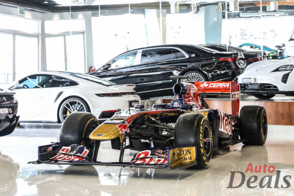 Own Formula 1 car: Toro Rosso STR6 at Auto Deals Motors