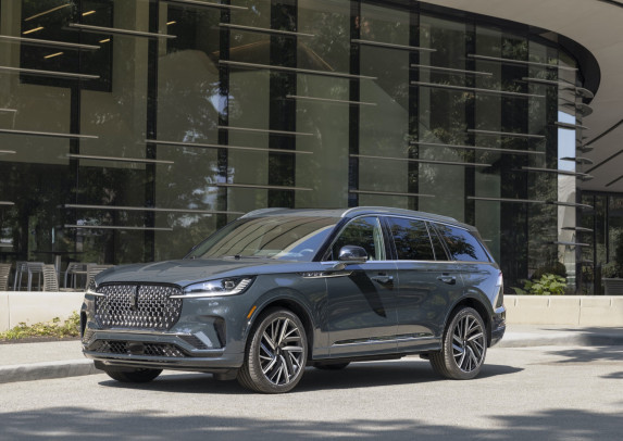 Elevate Your Driving Experience with the 2025 Lincoln Aviator