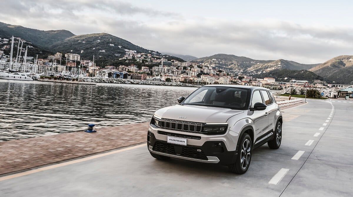 Jeep® Avenger Hits 100,000 Orders: Driving Jeep Success to New Levels