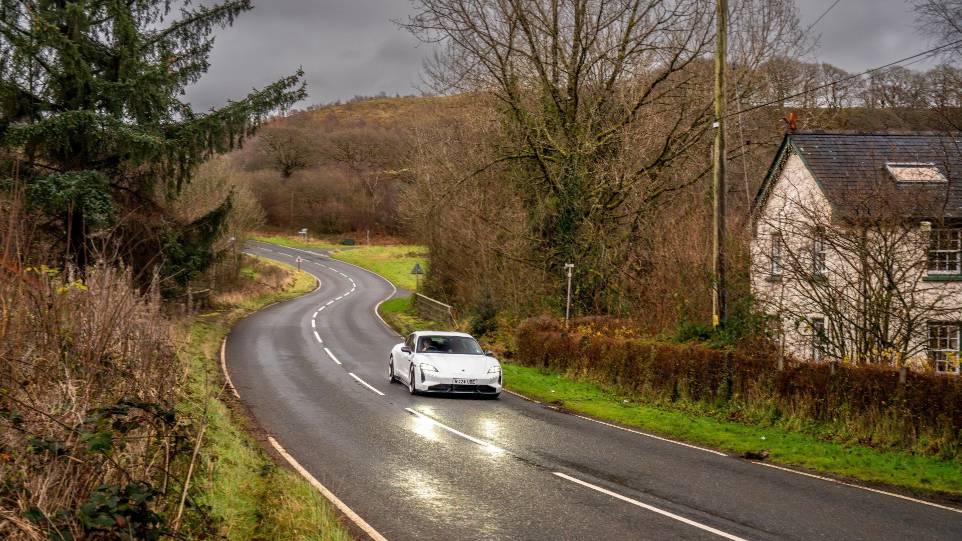 A Christmas Pilgrimage with Porsche Taycan Turbo S: Exploring Wales’ Scenic Roads