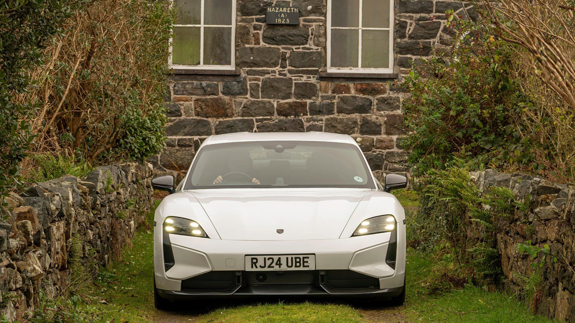 A Christmas Pilgrimage with Porsche Taycan Turbo S: Exploring Wales’ Scenic Roads