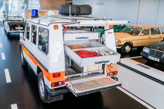 Explore the DLRG’s Mercedes-Benz 230 G: A Classic Emergency Vehicle