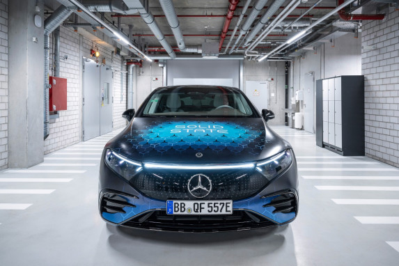 Mercedes-Benz Revolutionizes Electric Vehicles with Solid-State Battery Technology