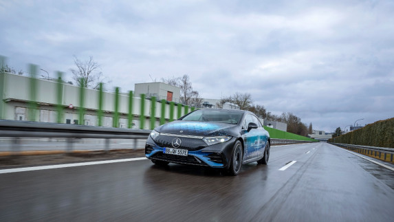 Mercedes-Benz Revolutionizes Electric Vehicles with Solid-State Battery Technology