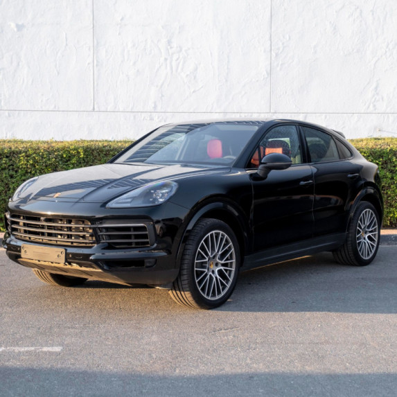 Dominating Dubai's Roads i The Porsche Cayenne in Dubai