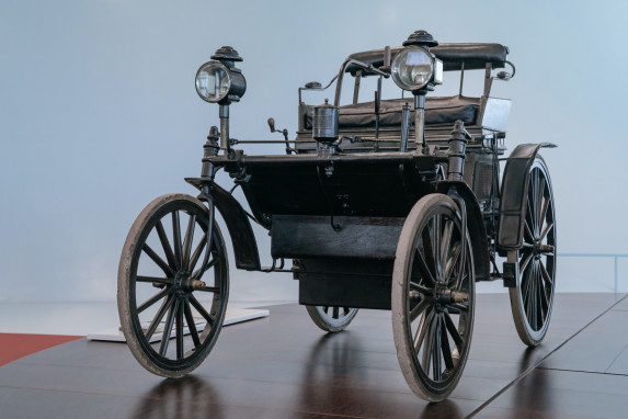 130 Years Ago: The World’s Oldest Prestige Vehicle | Auto Trader UAE