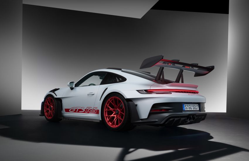 2025 Porsche 911 GT3 RS: Aerodynamic Beast