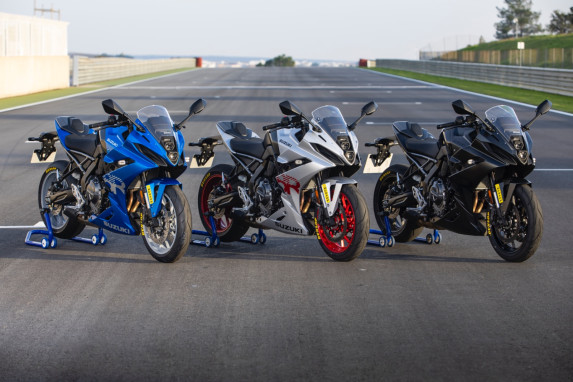 Suzuki GSX-8R Named Sportsbike of the Year by MCN