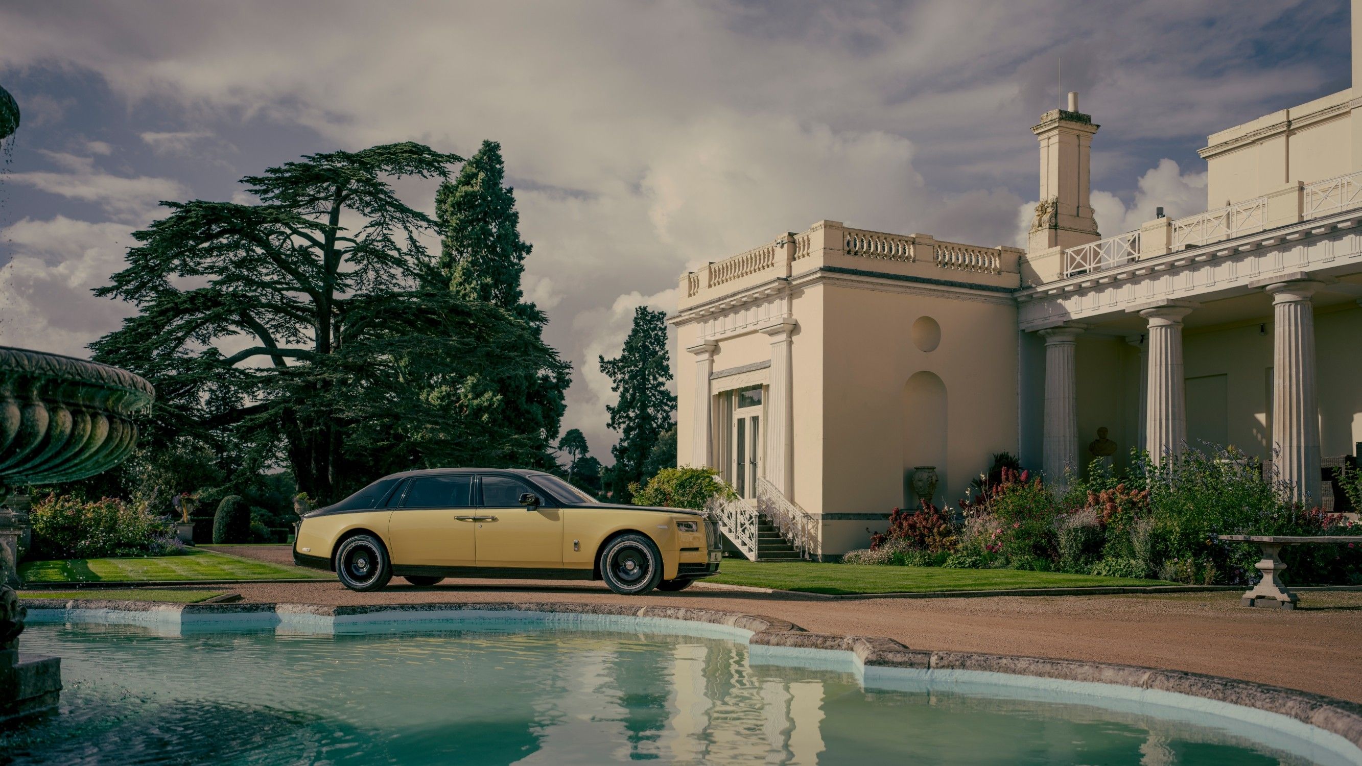 Rolls-Royce Celebrates 60 Years of Goldfinger with Bespoke Phantom Extended