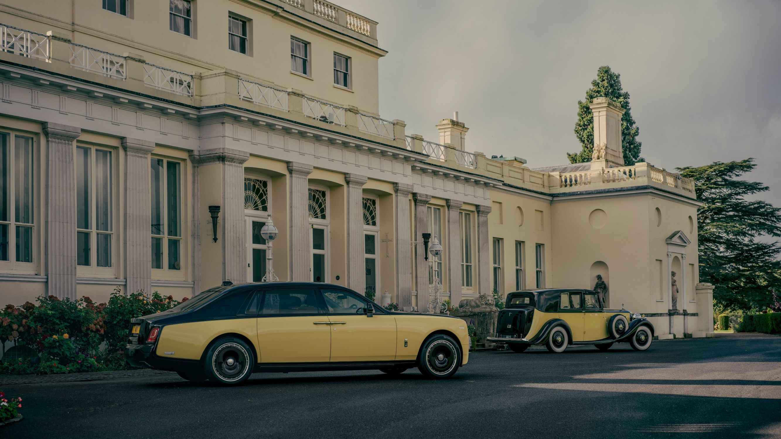 Rolls-Royce Celebrates 60 Years of Goldfinger with Bespoke Phantom Extended