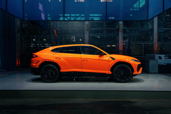 Lamborghini Urus SE in Dubai - Plug-in Hybrid Super SUV