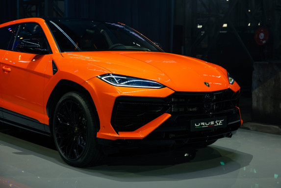 Lamborghini Urus SE in Dubai - Plug-in Hybrid Super SUV