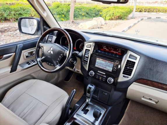 Mitsubishi Pajero I Power, Capability, and Comfort for Sale in Dubai