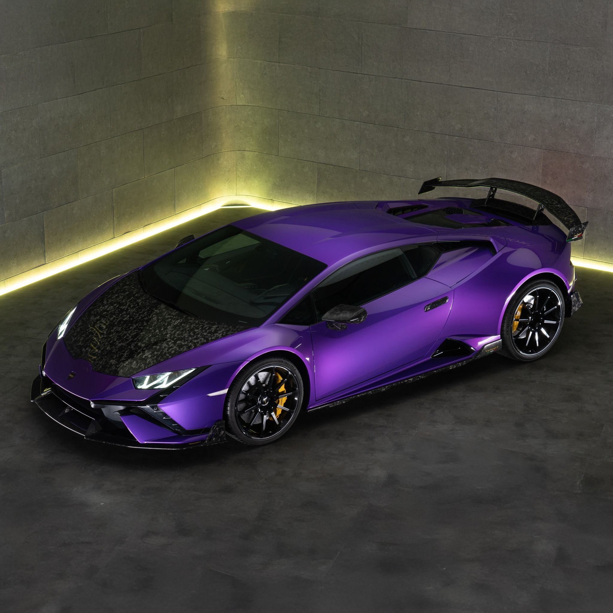 Lamborghini Huracán Tecnica in Viola Pasifae: A Bespoke Masterpiece