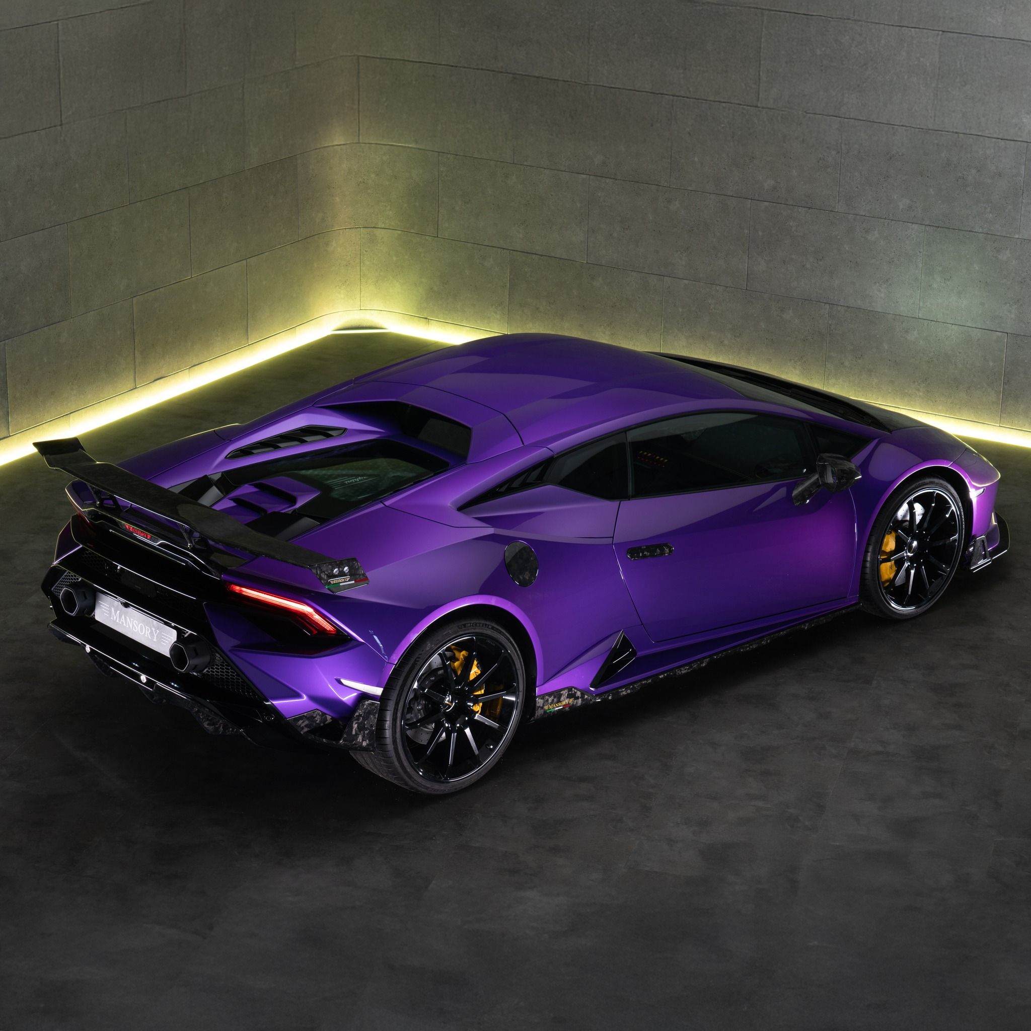 Lamborghini Huracán Tecnica in Viola Pasifae: A Bespoke Masterpiece