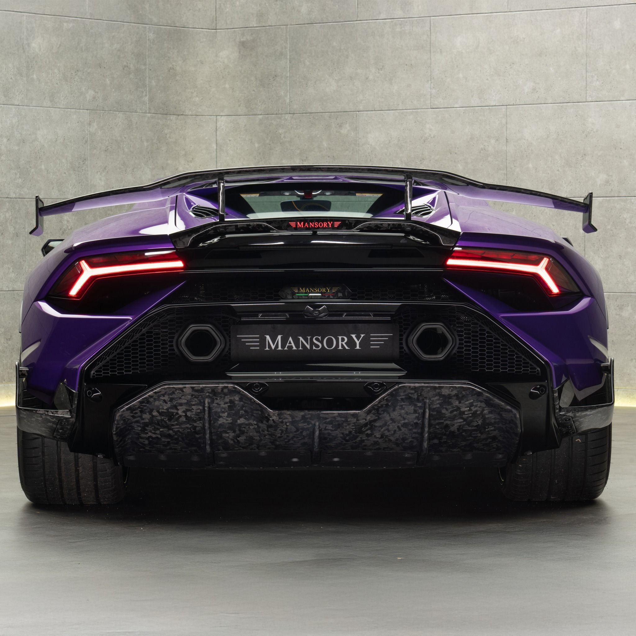 Lamborghini Huracán Tecnica in Viola Pasifae: A Bespoke Masterpiece