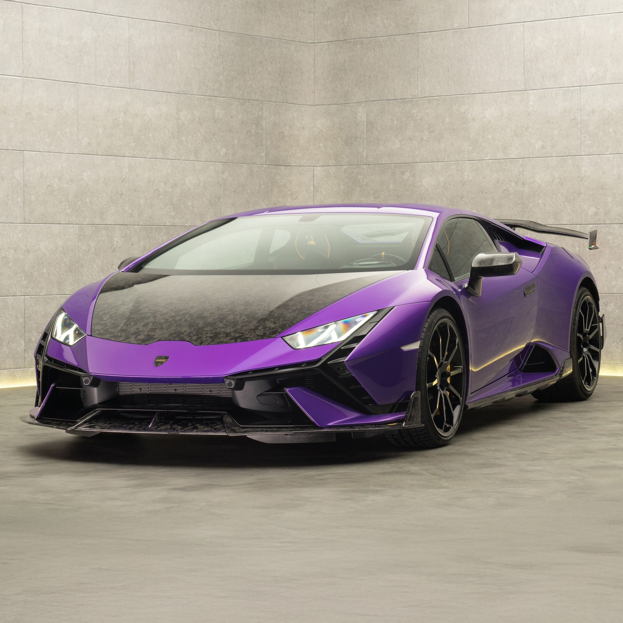 Lamborghini Huracán Tecnica in Viola Pasifae: A Bespoke Masterpiece