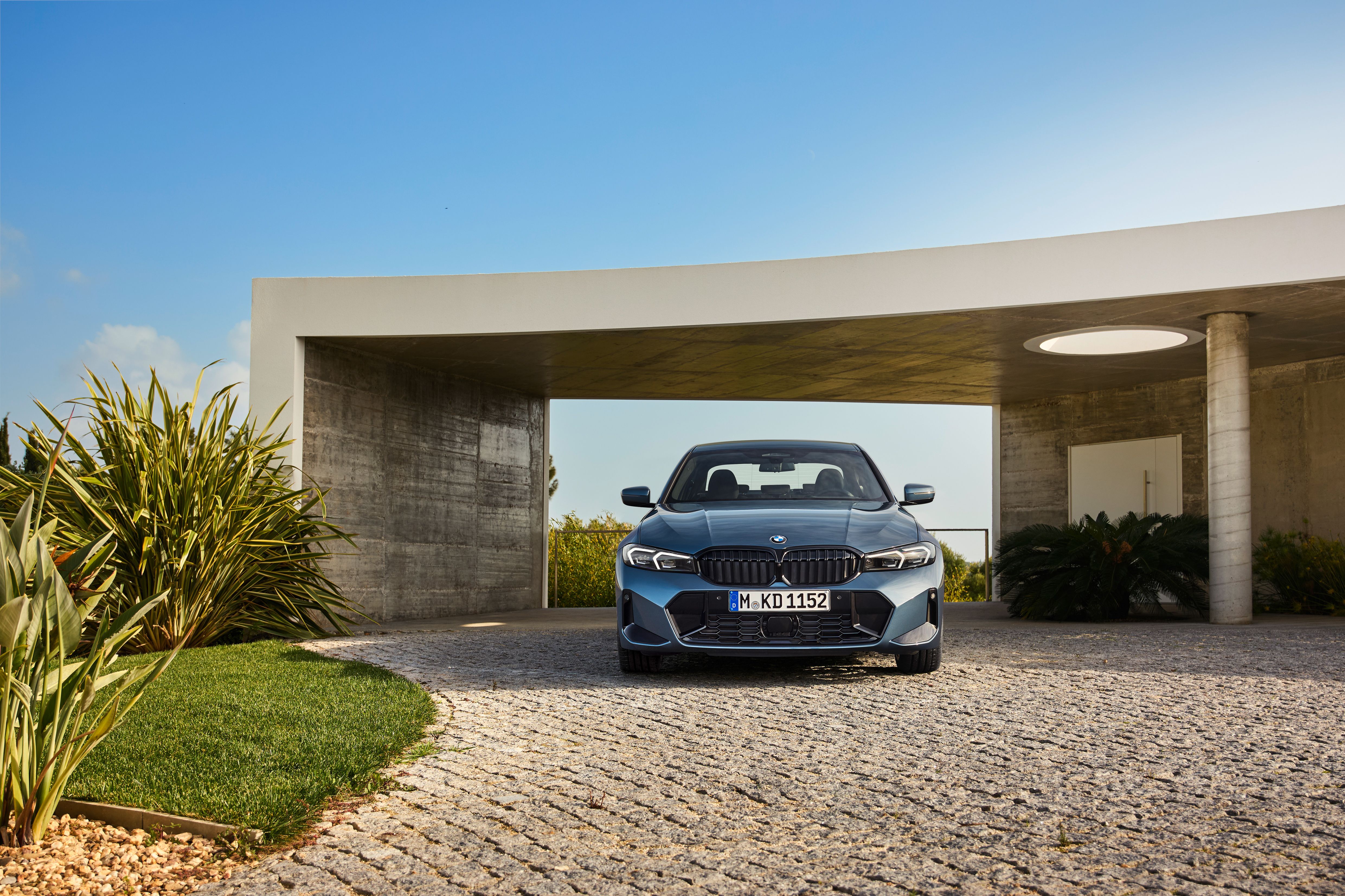 Discover the New BMW 3 Series Sedan and Touring - Performance and Innovation Redefined