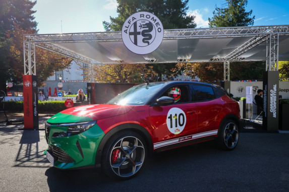 Carlos Tavares Drives the New Alfa Romeo Junior 280 Veloce at Caramulo Motorfestival