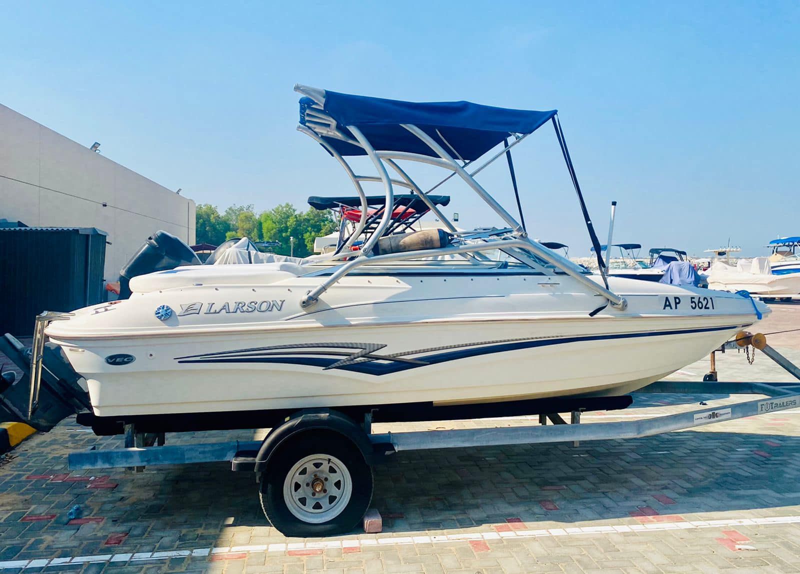 2009 Larson 18 ft speedboat with inboard Volvo Penta 4.3L GL V6 engine