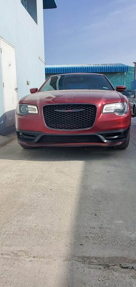 2021 Chrysler 300 in dubai