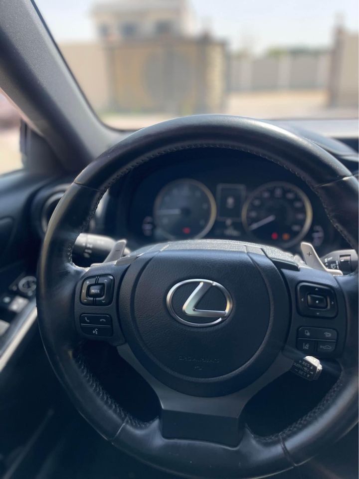 2021 Lexus IS