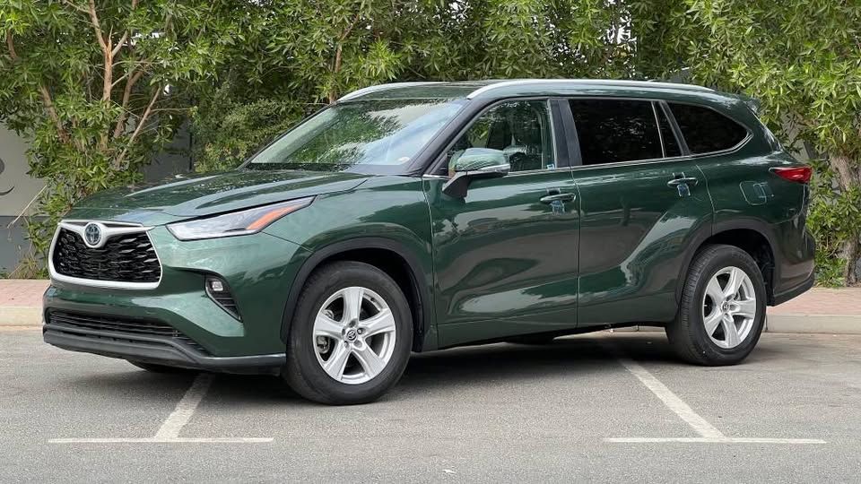 2023 Toyota Highlander in dubai