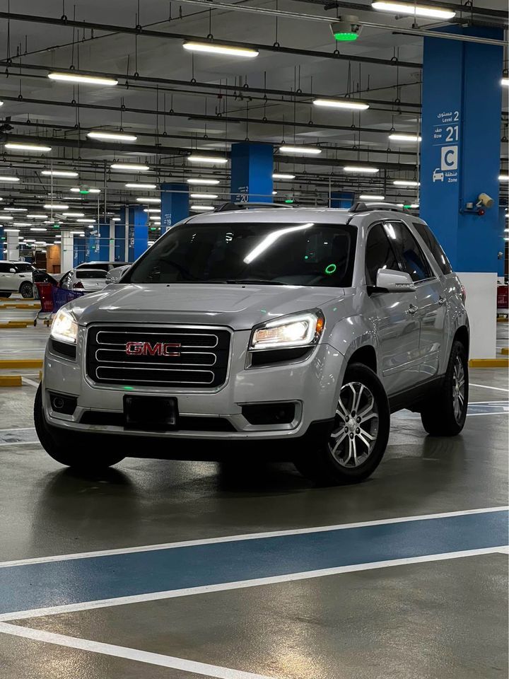 2014 GMC Acadia in dubai