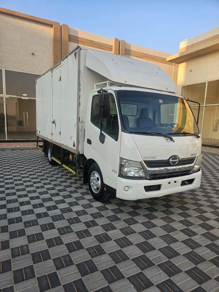 2014 Hino 300 Series in dubai