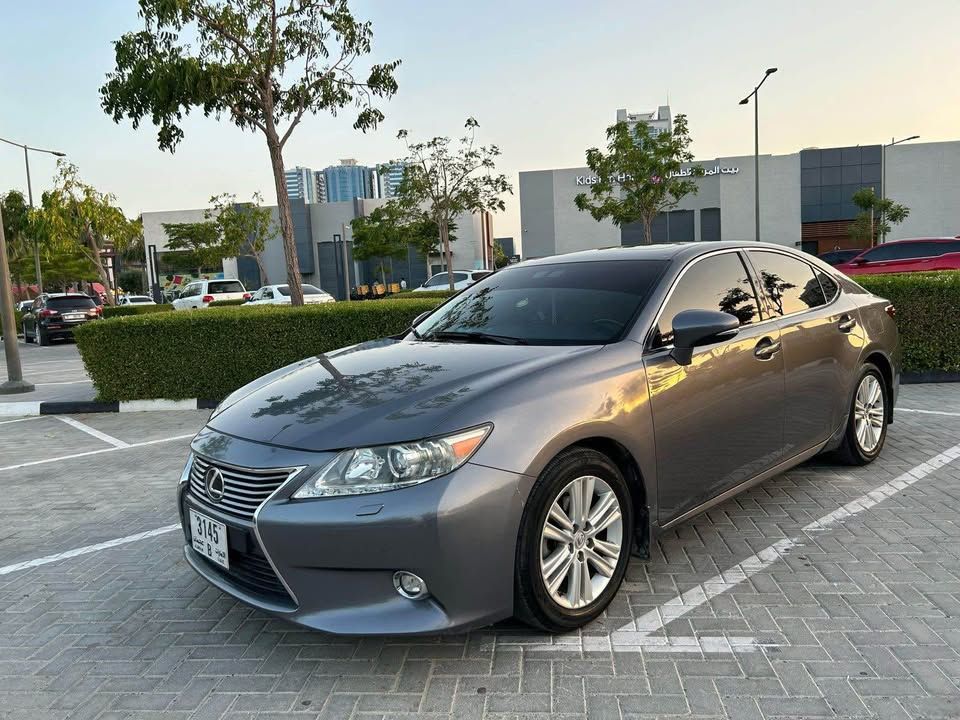 2014 Lexus ES in dubai