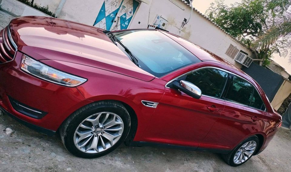 2014 Ford Taurus in dubai