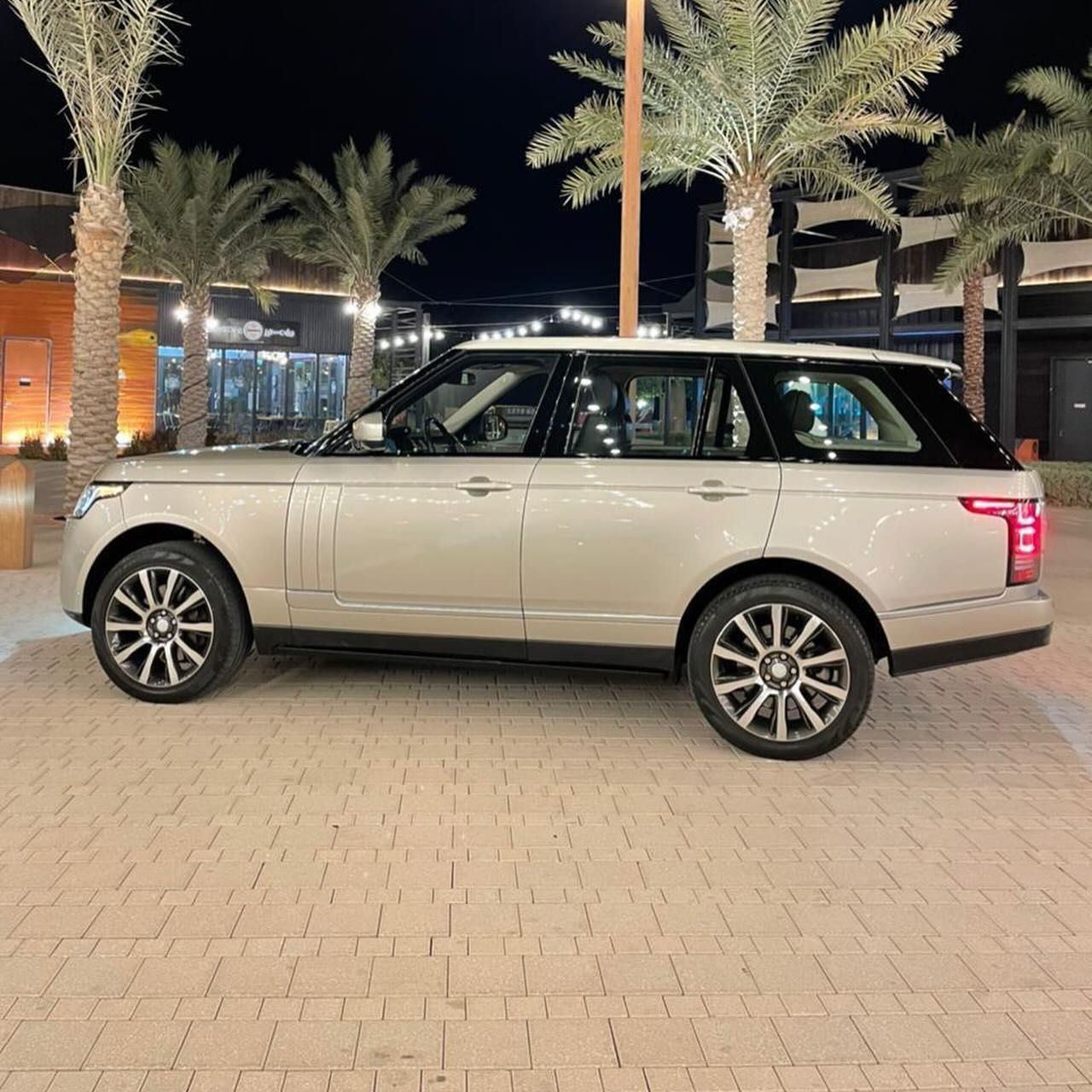 2014 Land Rover Range Rover in dubai