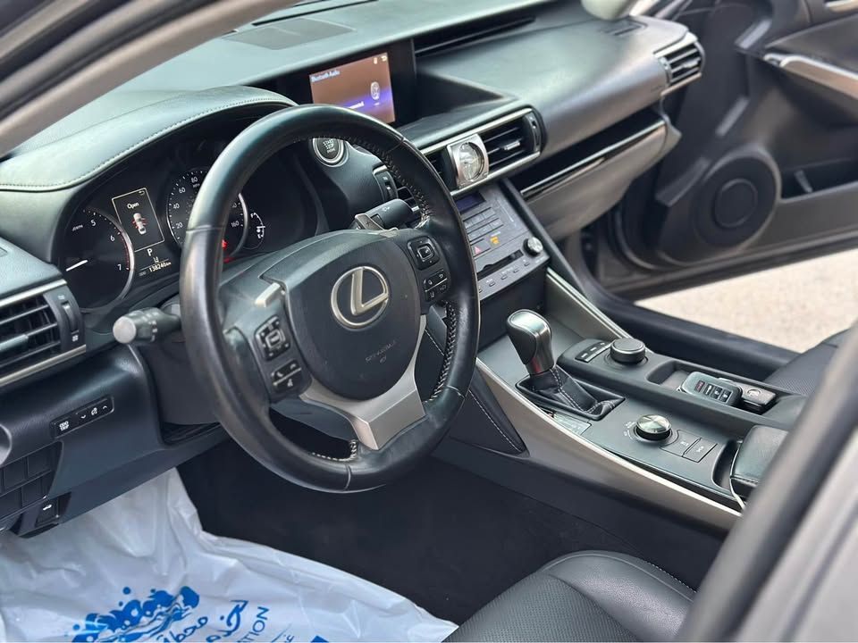 2019 Lexus IS