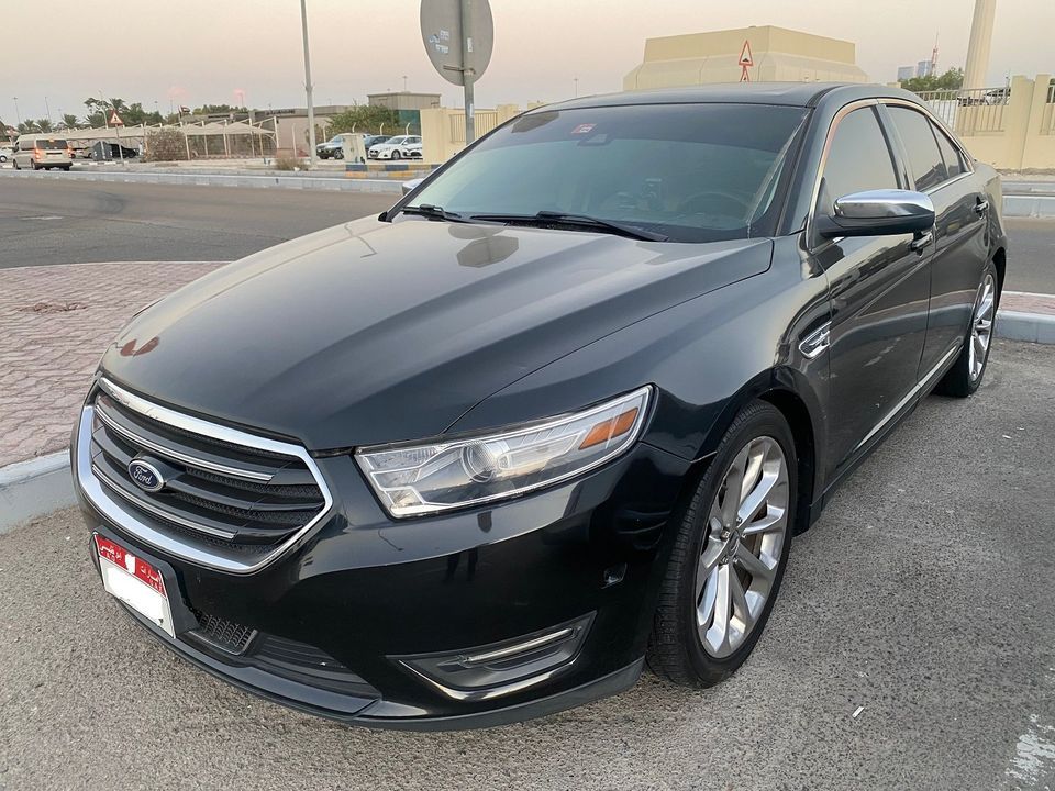 2014 Ford Taurus in dubai