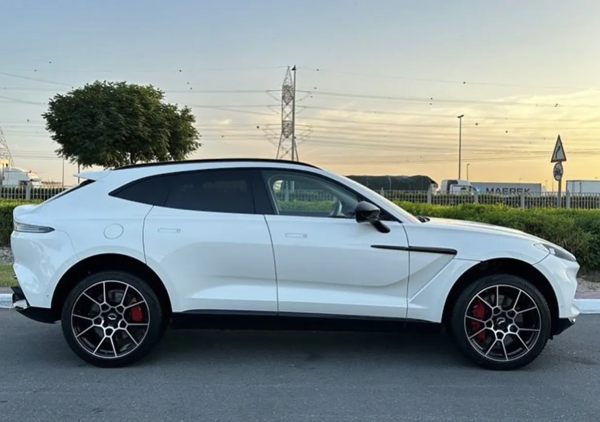 2021 Aston Martin DBX