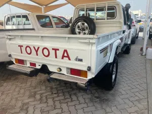 2016 Toyota Land Cruiser Pickup