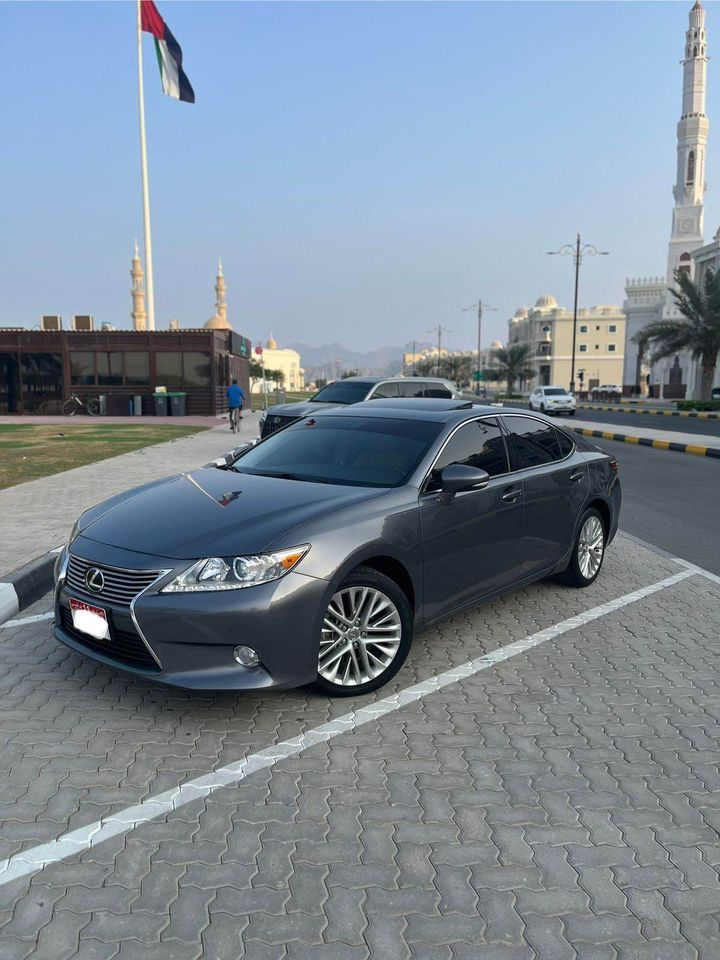 2013 Lexus ES in dubai