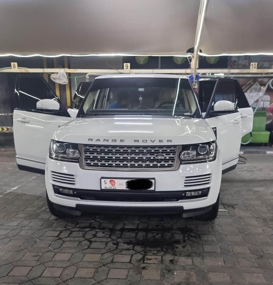 2013 Land Rover Range Rover in dubai