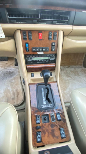 1990 Mercedes-Benz 500 560