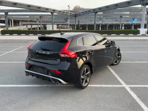 2016 Volvo V40 in dubai