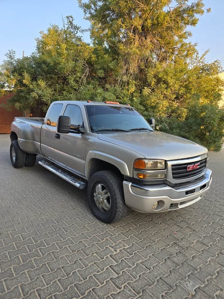 2006 GMC Sierra in dubai