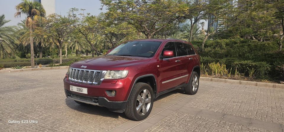 2013 Jeep Grand Cherokee in dubai