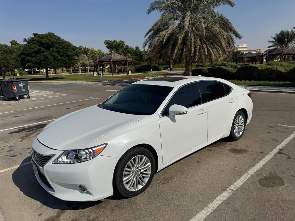 2015 Lexus ES in dubai