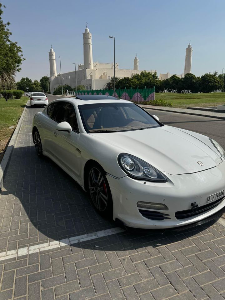 2011 Porsche Panamera in dubai